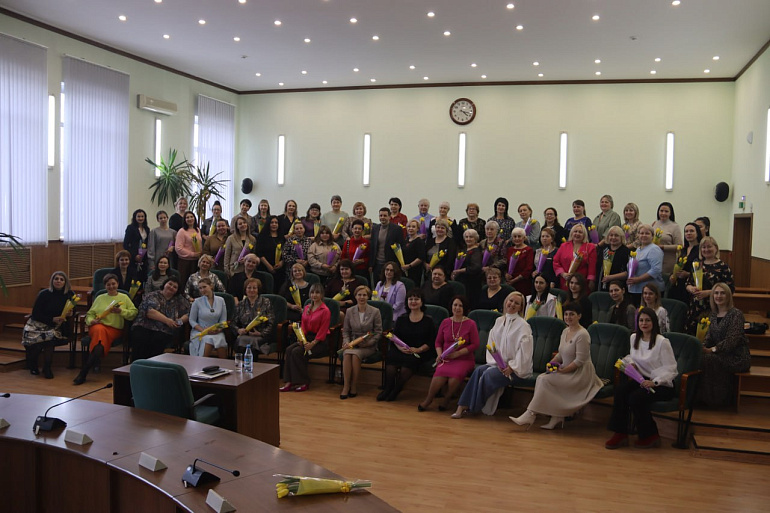 Женсовет Абакана принял участие в предпраздничной встрече с главной города