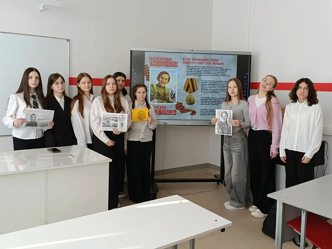 Женсовет Урицкого района провел для школьников встречу «Женское лицо Победы»