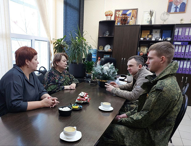 Активистки женсовета Мегиона помогают бойцам вернуться к мирной жизни