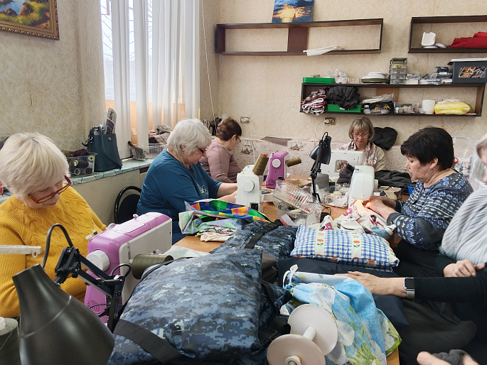 "Теплые" подарки бойцам СВО от плавских женщин