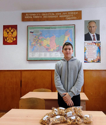 Нехаевский школьник сам изготовил сухие пайки для солдат