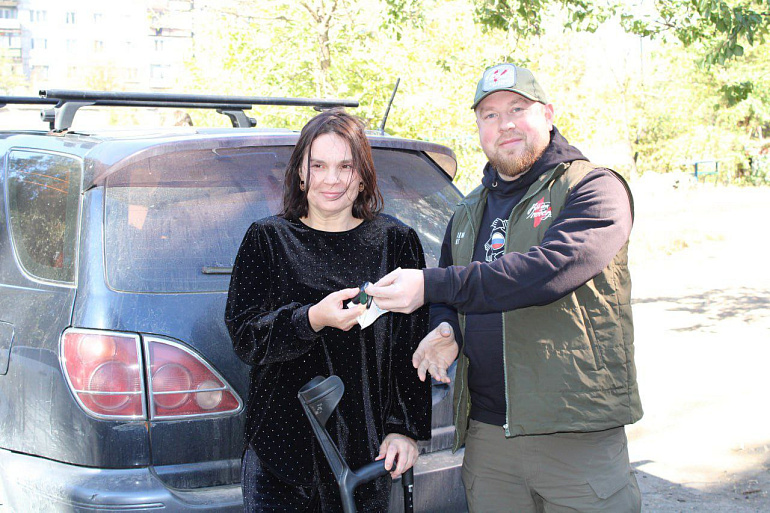 «Народный Фронт» Якутии передал автомобиль союзнице из Горловки