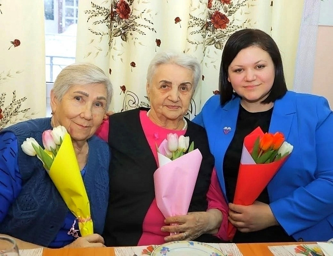 Мурманская союзница организовала праздник для женщин клуба «Ветеран»