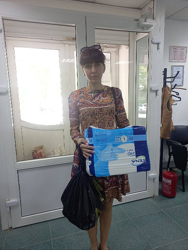 Активисты Луганщины передали помощь социально незащищенным жителям города