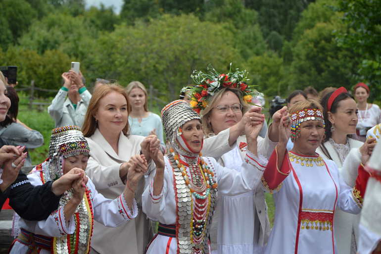 Женсовет Чебоксарского округа рассказал о пользе «70 и 7 целебных трав»