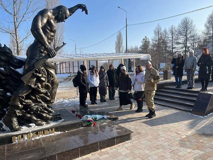 Юлия Литневская вручила награду Союза женщин России председателю Саратовского реготделения  «Боевого братства»