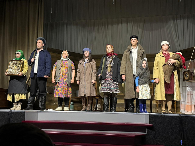 Спектакль «Огонёк на ветру» - совместная работа женсовета и совета отцов Жигаловского района