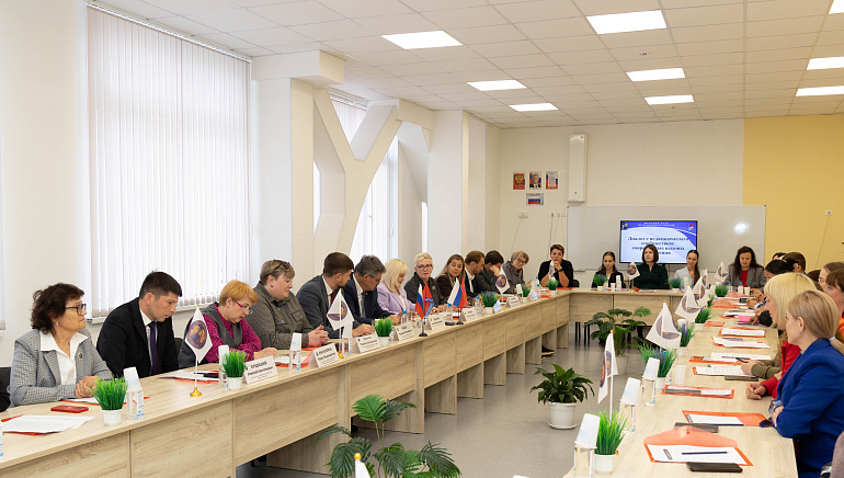 Магаданские союзницы провели встречу с педагогическим сообществом