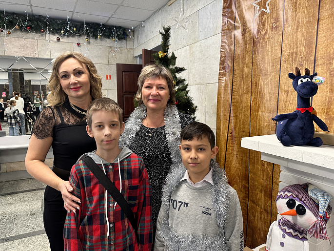 Юных зауральцев поздравили с наступающим Новым годом