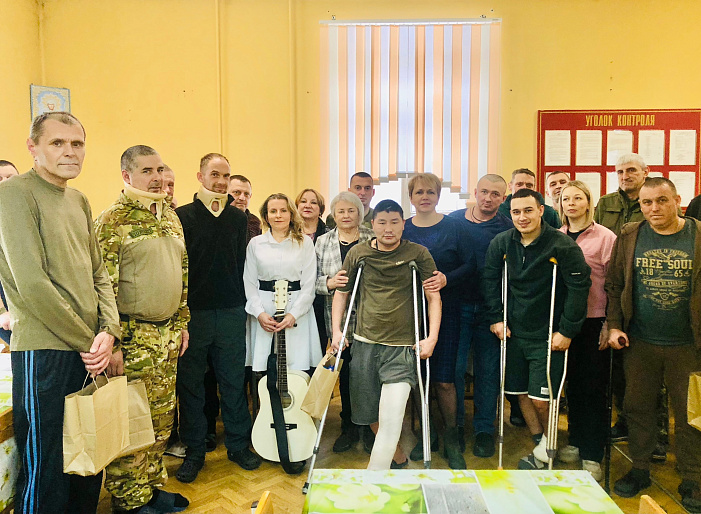 Союз женщин Карелии поздравил бойцов, находящихся на лечении в военном госпитале