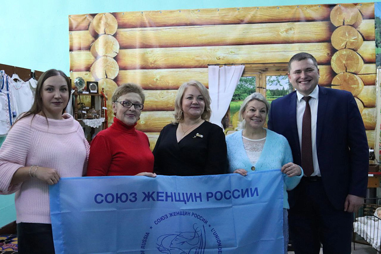 Председатель Манского женсовета пополнила коллекцию музея «Память поколений»