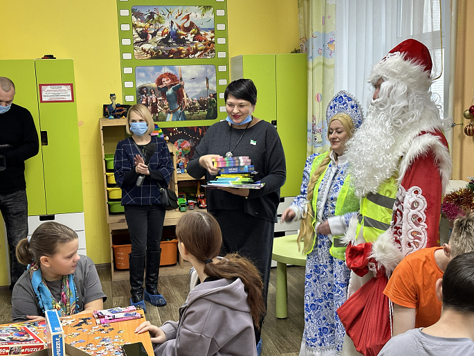 Посол культуры СЖР от Курганской области поздравила с Новым годом маленьких пациентов больницы