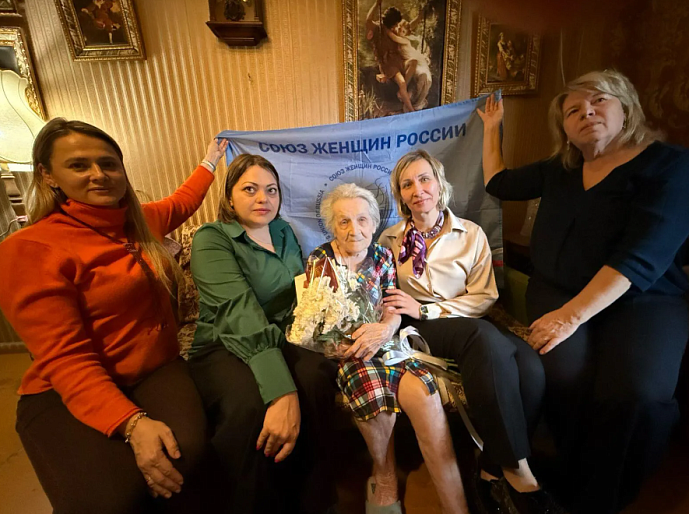 Ростовские подруги поздравили ветеранов с праздником Великой Победы