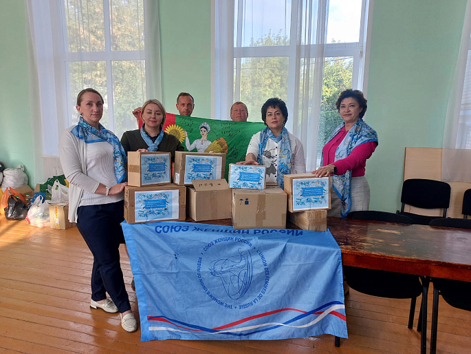 Активистки Добринского женсовета продолжают поддерживать наших бойцов СВО