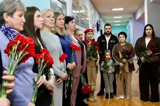 В селе Троицкое открыли мемориальную доску в честь героя СВО