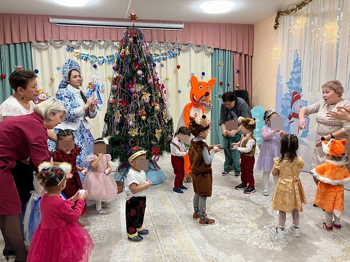 Женщины Бурятии поздравили с Новым годом воспитанников дома ребёнка «Аистёнок»