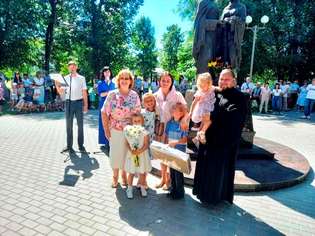 Женсоветы Саратовского региона чествовали молодые семьи и юбиляров совместной жизни