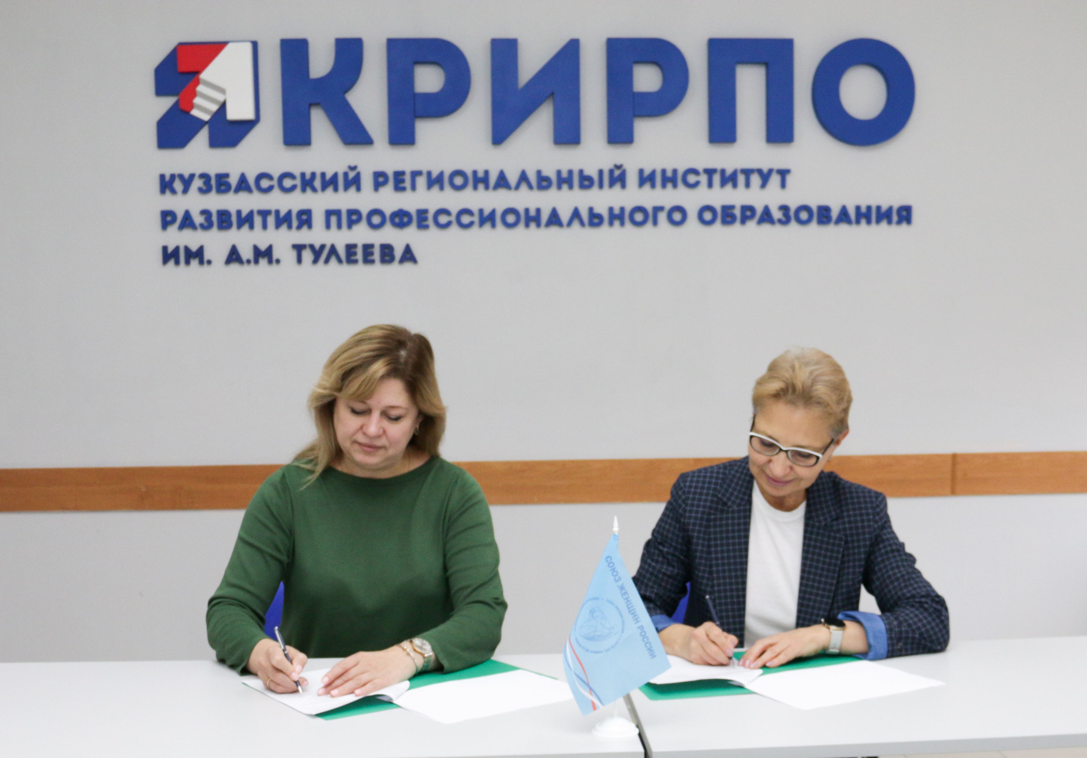 image_0 image_0