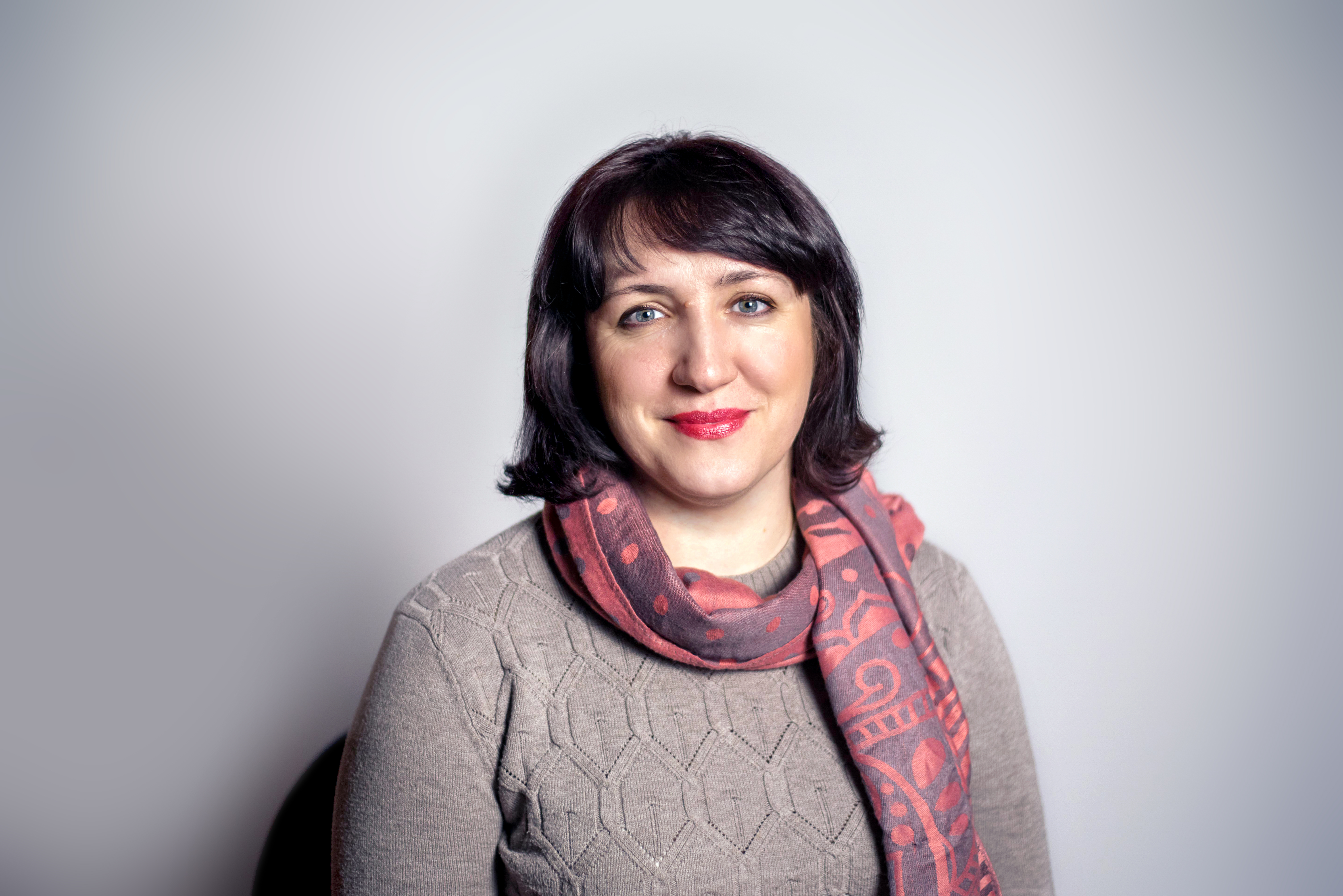 Әдемі лесбиянка қыздар жыныстық қатынасқа түседі