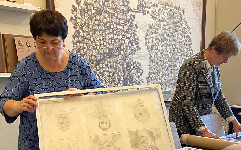 Осенняя рапсодия» - выставка рисунков женщин серебряного возраста