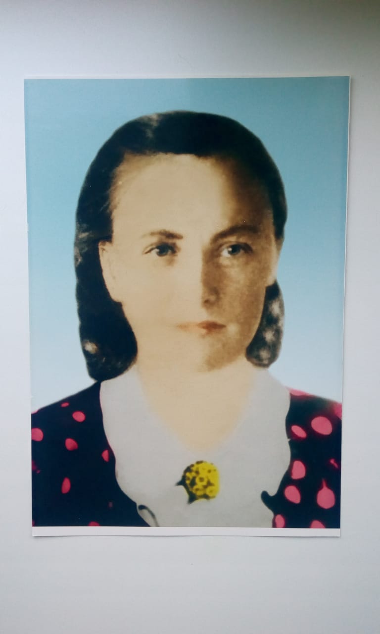 старуха писает  