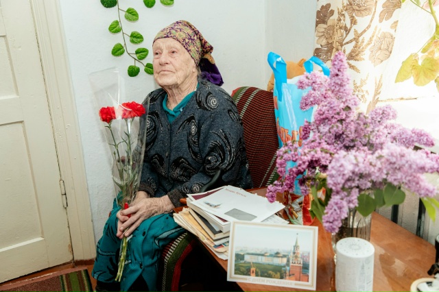 Херсонские союзницы и студенты ХТУ опекают ветеранов