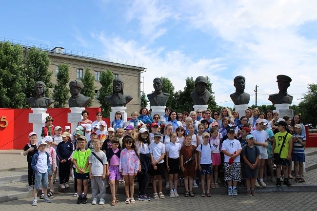 Участники Слета  "В единстве - наша сила!" в Бутурлиновском районе поддержали Обращение Союза женщин России
