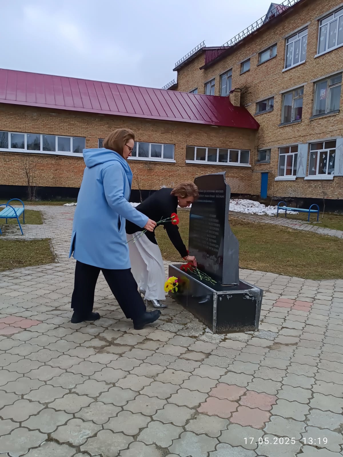 image_0 image_0