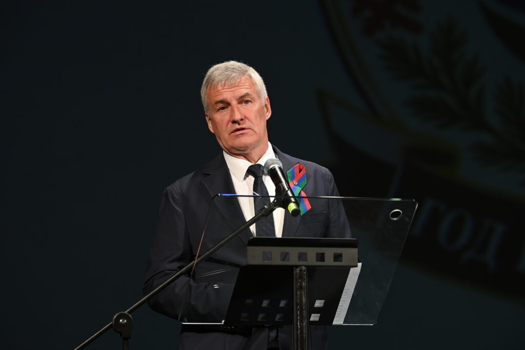 image_0