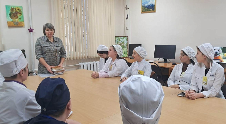 В медколледже Кисловодска студентов познакомили с жизнью и подвигами Валентины Гризодубовой