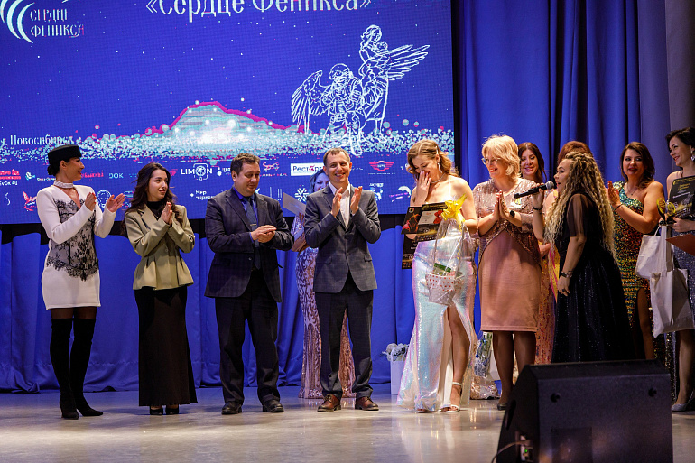 В Новосибирске прошел вокальный проект-конкурс «Сердце Феникса» для женщин из семей участников СВО