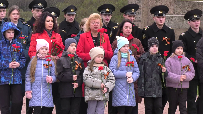 Великой Победе салютует Город-Герой Ленинград!