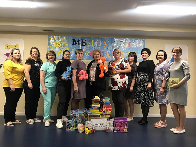 Активистки Чукотки собрали "Коробки храбрости" для маленьких пациентов