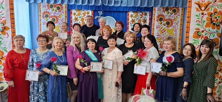 Представители женсоветов приняли участие в конкурсе "Серебряная красавица-2025"
