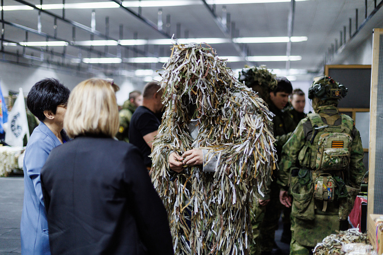 Волонтерам вручили подарки от детей с ОВЗ