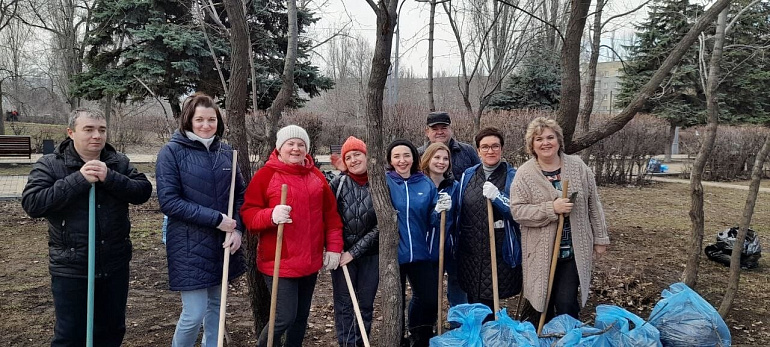 Саратовский женсовет вышел на общегородской субботник