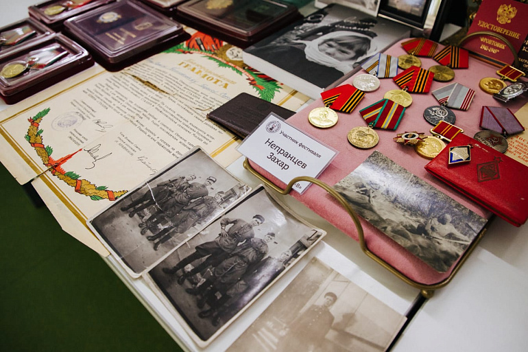 В барнаульской школе прошел фестиваль семейных реликвий