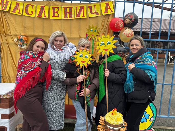 Активистки женсовета Туркменского МО пригласили школьников на масленичные гуляния