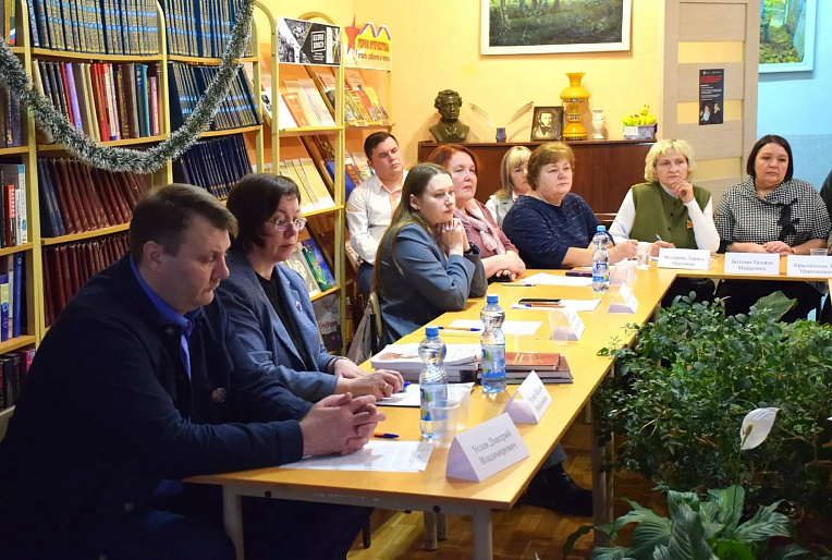 Активистка Тербунского женсовета выступила на круглом столе о сохранении исторической памяти
