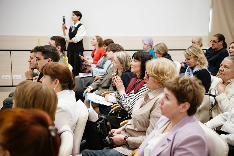 Общественницы СЗФО говорили о роли женских организаций в сохранении исторической правды о войне