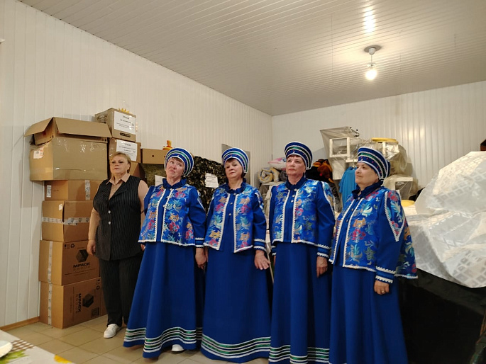 Сельский женсовет сделал волонтерам музыкальный подарок