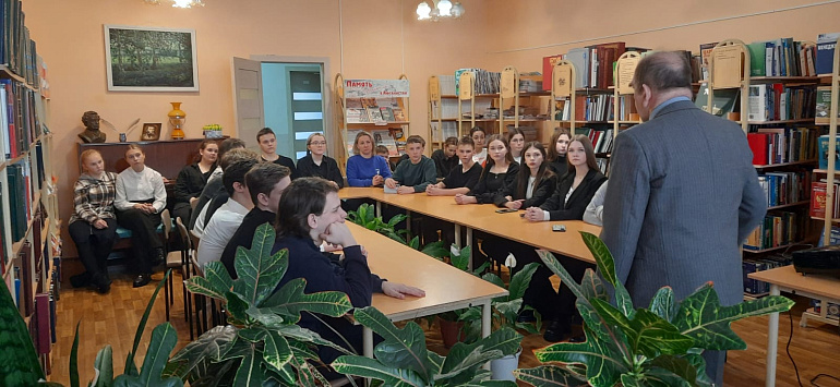 Тербунский женсовет организовал встречу с писателем Александром Колесником