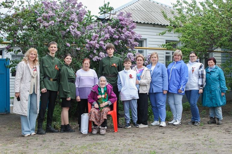 Женсоветы Воронежской области поздравили ветеранов и детей войны с Великой Победой