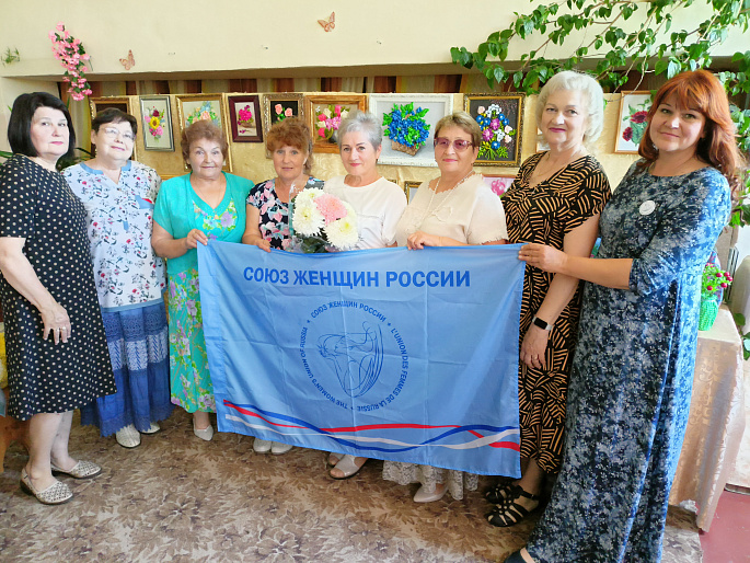 В селе Бураково открылась персональная выставка председателя женсовета