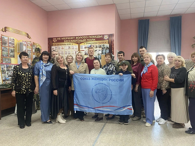 "С любовью к тем, кто подаёт патроны". В Калуге чествовали "серебряных" волонтеров