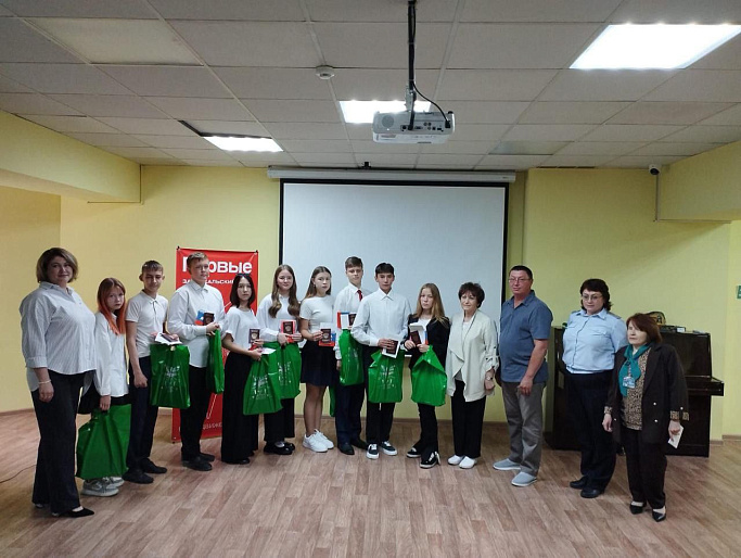 Председатель Забайкальского РО СЖР вручила первые паспорта юным гражданам России