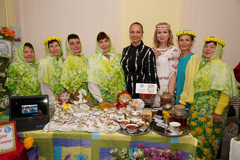 Женский фестиваль «70 и 7 целебных трав» прошел в Чувашии