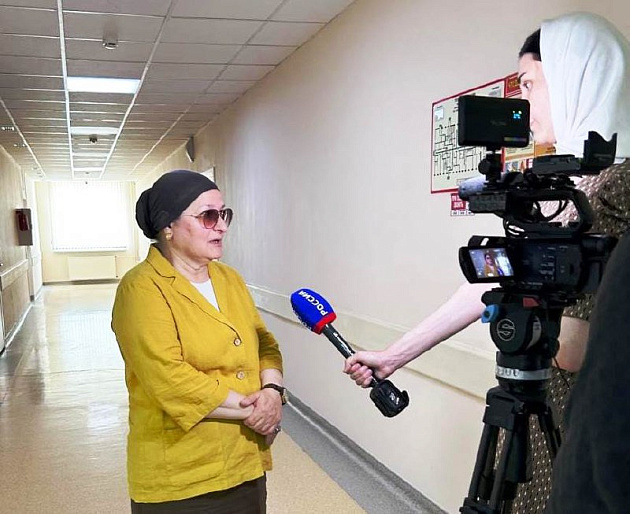 Вязаные изделия от союзниц согревают новорожденных в Грозненском перинатальном центре