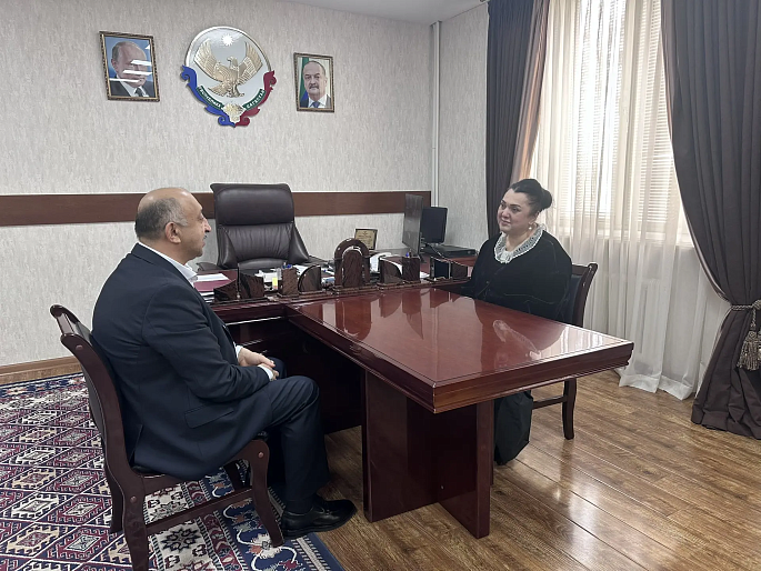 Хасайбат Валиева провела рабочую встречу с Главой администрации МР «Кумторкалинский район»