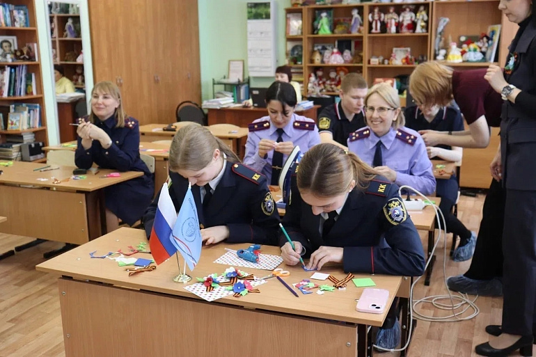 Навстречу Дню Победы: в Саранске прошел мастер-класс «Георгиевская лента: история и память»